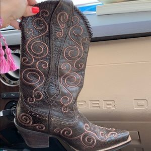SOLD Women’s Ariat brown cowboy boots